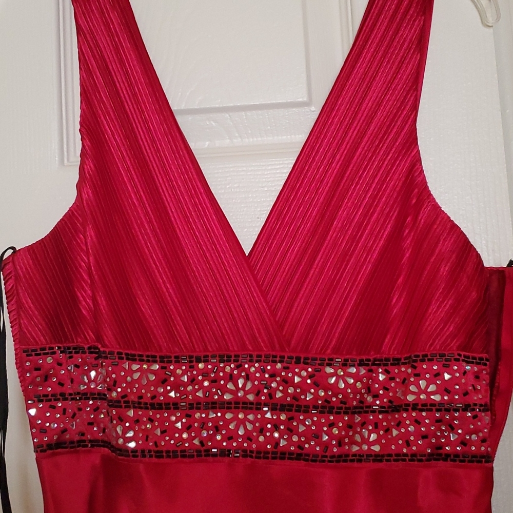 Gown - Picture 2 of 2